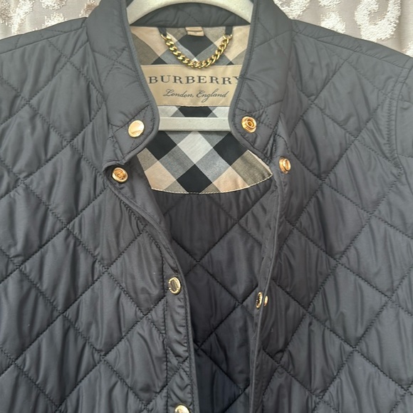 *SOLD* Burberry Quilted Jacket Size Medium - Picture 2 of 10